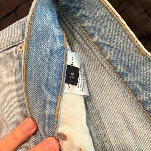 Citizens Of Humanity Light Wash Frayed Hem Denim Shorts - Picture 2 of 3